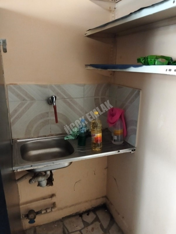 * AFYON ÜÇOK EMLAKTAN KOCATEPE MAH 30M² TEMİZ SATILIK DÜKKAN *