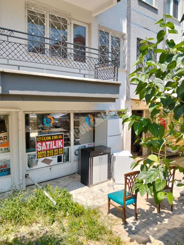 * AFYON ÜÇOK EMLAKTAN KOCATEPE MAH 30M² TEMİZ SATILIK DÜKKAN *