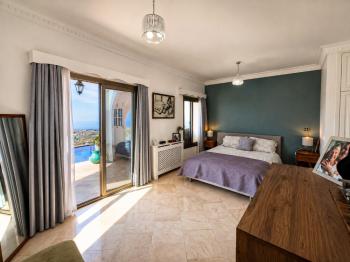 Kıbrıs Girne Karşıyaka'da Deniz Manzaralı Satılık Lüks Villa 