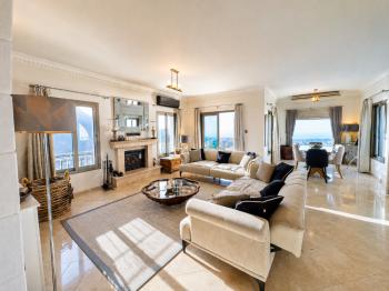 Kıbrıs Girne Karşıyaka'da Deniz Manzaralı Satılık Lüks Villa 