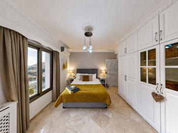 Kıbrıs Girne Karşıyaka'da Deniz Manzaralı Satılık Lüks Villa 