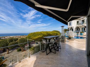 Kıbrıs Girne Karşıyaka'da Deniz Manzaralı Satılık Lüks Villa 