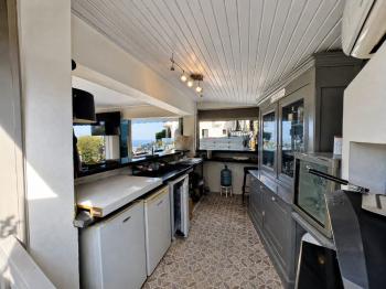 Kıbrıs Girne Karşıyaka'da Deniz Manzaralı Satılık Lüks Villa 