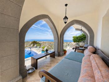 Kıbrıs Girne Karşıyaka'da Deniz Manzaralı Satılık Lüks Villa 
