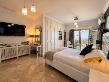 Kıbrıs Girne Karşıyaka'da Deniz Manzaralı Satılık Lüks Villa 