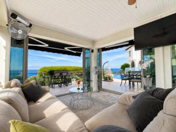 Kıbrıs Girne Karşıyaka'da Deniz Manzaralı Satılık Lüks Villa 