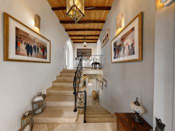 Kıbrıs Girne Karşıyaka'da Deniz Manzaralı Satılık Lüks Villa 