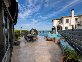 Kıbrıs Girne Karşıyaka'da Deniz Manzaralı Satılık Lüks Villa 