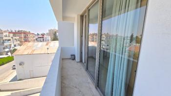 KKTC Lefkoşa Ortaköy'de Şehir ve Dağ Manzaralı 3+1 Full Eşyalı Kiralık Daire