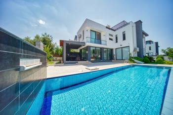 Girne Alsancak'ta Satılık 3+1 Havuzlu Villa - Denize Yürüme Mesafesinde!