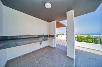 Girne Alsancak'ta Satılık 3+1 Havuzlu Villa - Denize Yürüme Mesafesinde!