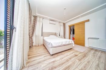 Girne Alsancak'ta Satılık 3+1 Havuzlu Villa - Denize Yürüme Mesafesinde!