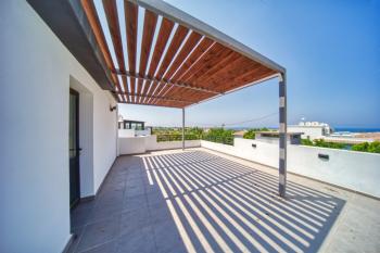 Girne Alsancak'ta Satılık 3+1 Havuzlu Villa - Denize Yürüme Mesafesinde!
