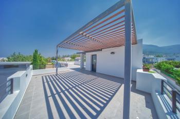 Girne Alsancak'ta Satılık 3+1 Havuzlu Villa - Denize Yürüme Mesafesinde!