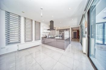 Girne Alsancak'ta Satılık 3+1 Havuzlu Villa - Denize Yürüme Mesafesinde!