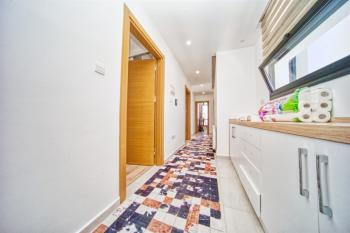 Girne Alsancak'ta Satılık 3+1 Havuzlu Villa - Denize Yürüme Mesafesinde!