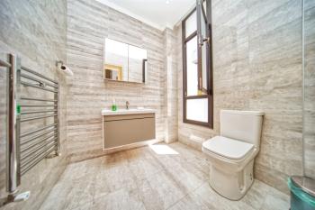 Girne Alsancak'ta Satılık 3+1 Havuzlu Villa - Denize Yürüme Mesafesinde!