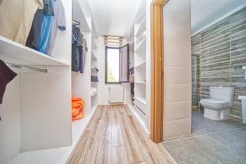 Girne Alsancak'ta Satılık 3+1 Havuzlu Villa - Denize Yürüme Mesafesinde!