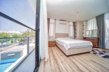 Girne Alsancak'ta Satılık 3+1 Havuzlu Villa - Denize Yürüme Mesafesinde!