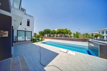 Girne Alsancak'ta Satılık 3+1 Havuzlu Villa - Denize Yürüme Mesafesinde!