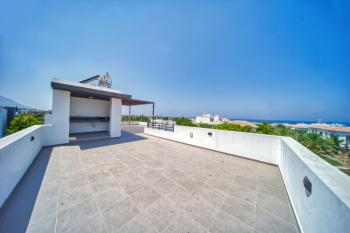Girne Alsancak'ta Satılık 3+1 Havuzlu Villa - Denize Yürüme Mesafesinde!