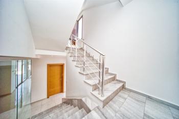 Girne Alsancak'ta Satılık 3+1 Havuzlu Villa - Denize Yürüme Mesafesinde!