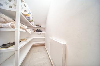 Girne Alsancak'ta Satılık 3+1 Havuzlu Villa - Denize Yürüme Mesafesinde!