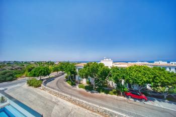 Girne Alsancak'ta Satılık 3+1 Havuzlu Villa - Denize Yürüme Mesafesinde!