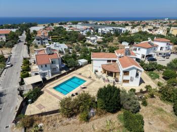  KKTC Girne Alsancak'ta 1 Dönüm Arazi İçerisinde Özel Havuzlu 5+1 Villa