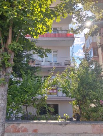 AFYON ÜÇOK EMLAKTAN HARBİŞ GAZİ MAH KİRALIK 3+1 GENİŞ 1 KAT DAİRE