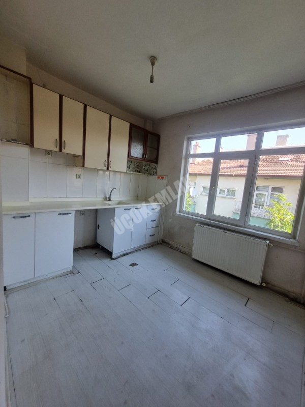 * AFYON ÜÇOK EMLAKTAN DUMLUPINAR MAH 2+1 80M² TEMİZ BAKIMLI SATILIK DAİRE *