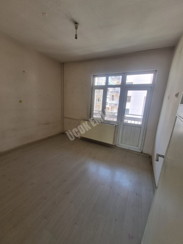 * AFYON ÜÇOK EMLAKTAN DUMLUPINAR MAH 2+1 80M² TEMİZ BAKIMLI SATILIK DAİRE *