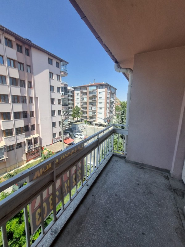 * AFYON ÜÇOK EMLAKTAN DUMLUPINAR MAH 2+1 80M² TEMİZ BAKIMLI SATILIK DAİRE *