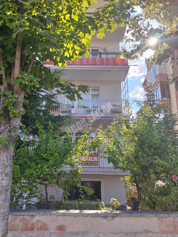 AFYON ÜÇOK EMLAKTAN HARBİŞ GAZİ MAH KİRALIK 3+1 GENİŞ 1 KAT DAİRE