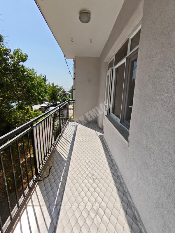 AFYON ÜÇOK EMLAKTAN HARBİŞ GAZİ MAH KİRALIK 3+1 GENİŞ 1 KAT DAİRE