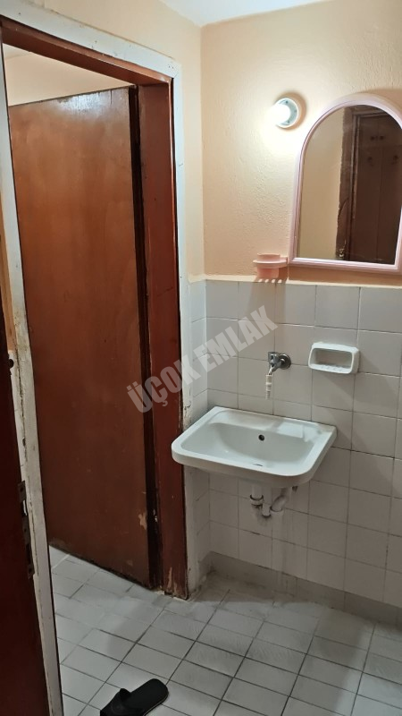 AFYON ÜÇOK EMLAKTAN HARBİŞ GAZİ MAH KİRALIK 3+1 GENİŞ 1 KAT DAİRE