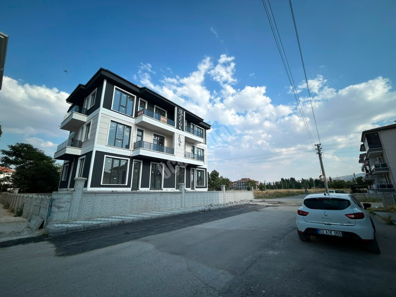 * AFYON ÜÇOK EMLAKTAN MAREŞAL FEVZİ ÇAKMAK MAH 2+1 78M² SIFIR SATILIK DAİRE *