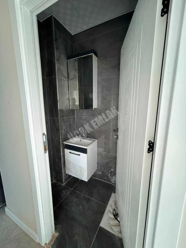 * AFYON ÜÇOK EMLAKTAN MAREŞAL FEVZİ ÇAKMAK MAH 2+1 78M² SIFIR SATILIK DAİRE *