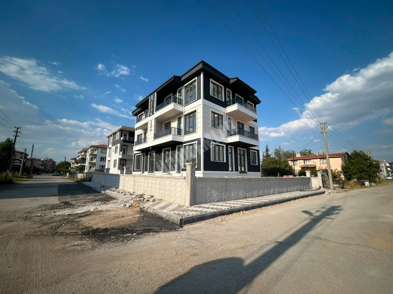 * AFYON ÜÇOK EMLAKTAN MAREŞAL FEVZİ ÇAKMAK MAH 2+1 78M² SIFIR SATILIK DAİRE *