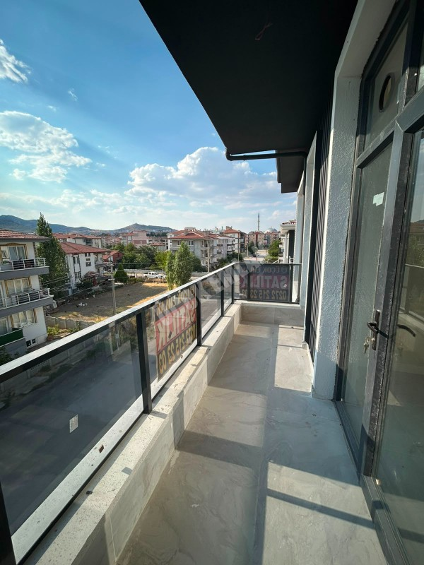 * AFYON ÜÇOK EMLAKTAN MAREŞAL FEVZİ ÇAKMAK MAH 2+1 78M² SIFIR SATILIK DAİRE *