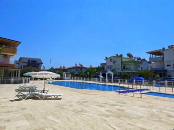 Öz Reyhan Sitesinde Havuzlu 3+1 Tripleks Satılık Yazlık | Didim