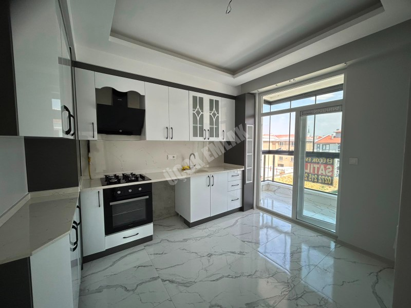 * AFYON ÜÇOK EMLAKTAN KANLICA MAH 2+1 82M² TEMİZ BAKIMLI SATILIK DAİRE *