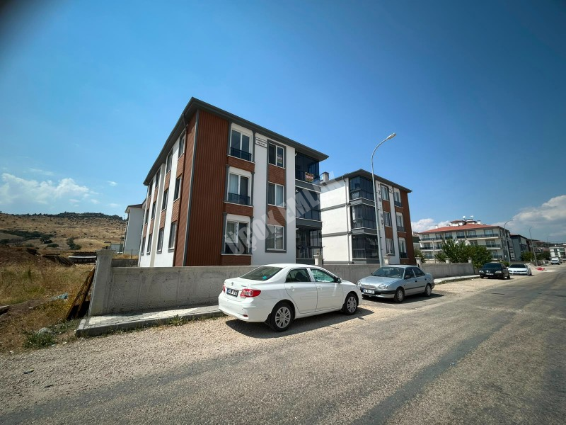 * AFYON ÜÇOK EMLAKTAN KANLICA MAH 2+1 82M² TEMİZ BAKIMLI SATILIK DAİRE *