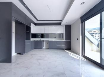 GÜZELLIFE PREMIUM SATILIK EŞYASIZ 5+1 DAİRE