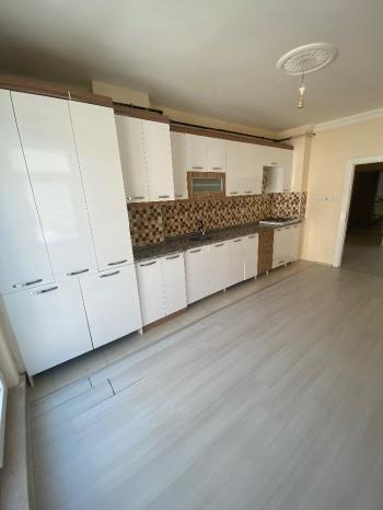 GÜVENAY - SSK GÖĞÜS HAST. KARŞISI ARA KAT 3+1 KİRALIK DAİRE