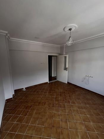 SEVİLLER MAH. ÜST CADDEDE KİRALIK 2+1 DAİRE
