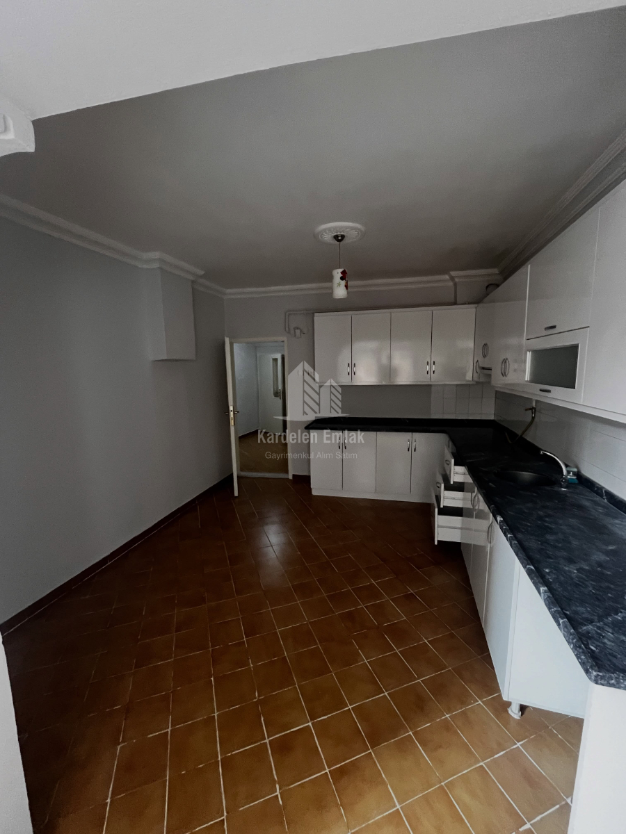 SEVİLLER MAH. ÜST CADDEDE KİRALIK 2+1 DAİRE