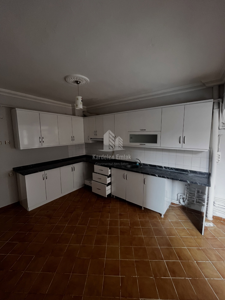 SEVİLLER MAH. ÜST CADDEDE KİRALIK 2+1 DAİRE