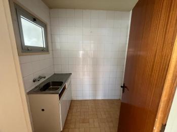 K.ÇİFTLİK DEREBOYU CADDESİNDE EŞYASIZ KİRALIK DAİRE 