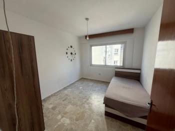 K.ÇİFTLİK DEREBOYU CADDESİNDE EŞYASIZ KİRALIK DAİRE 